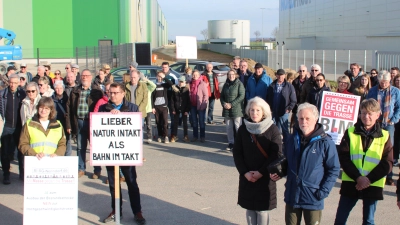 Haben gegen den geplanten Bau einer ICE-Neubautrasse demonstriert: Rund 100 Teilnehmer.  (Foto: privat)