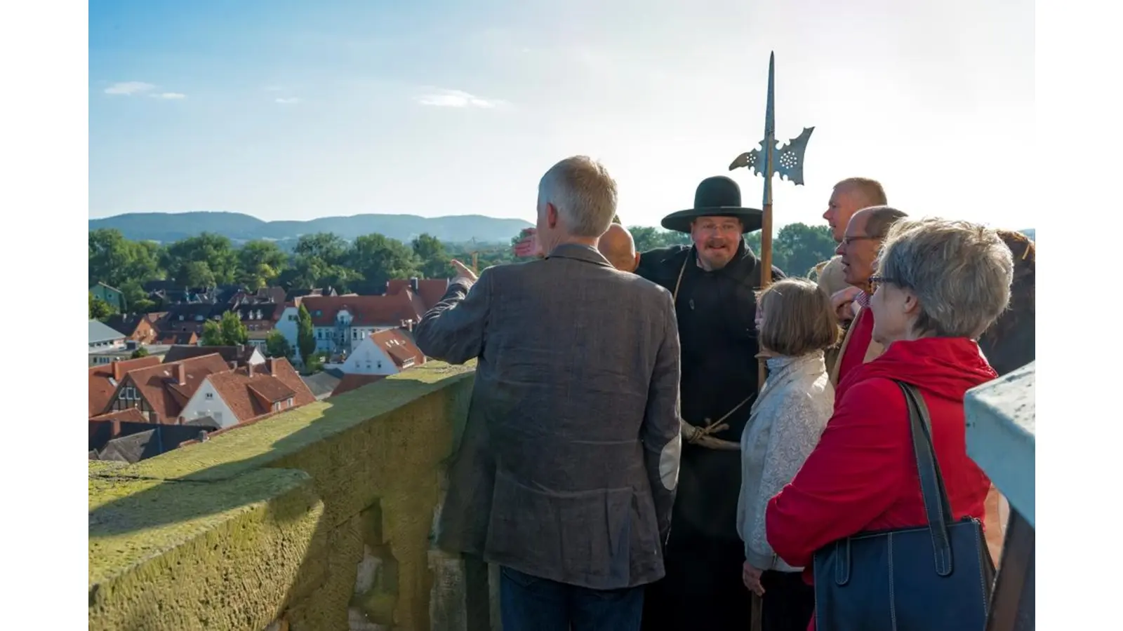 Den Ausblick vom Nikolai-Turm auf die Weserstadt mit einem Stadtführer zu genießen, hat einen besonderen Informationswert. Neue Stadtführer werden gesucht.  (Foto: privat)