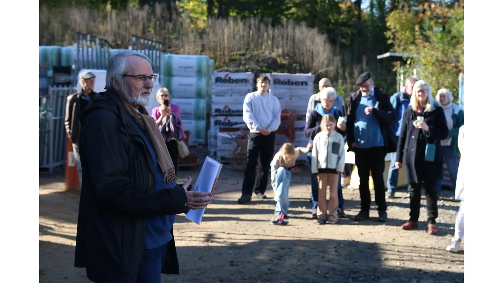 Die Genossenschaft „Zeitlos – Wohnen und Leben im Quartier“ feierte kürzlich Richtfest. Das Team lädt für den 21. November zu einer Vortragsveranstaltung.  (Foto: bb)