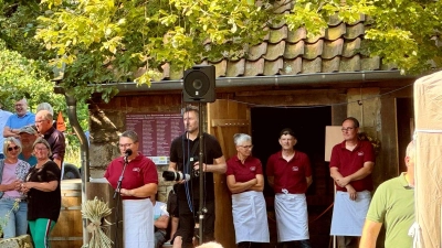 Mit Begeisterung lädt das Back-Team zum Fest ein. (Foto: privat)