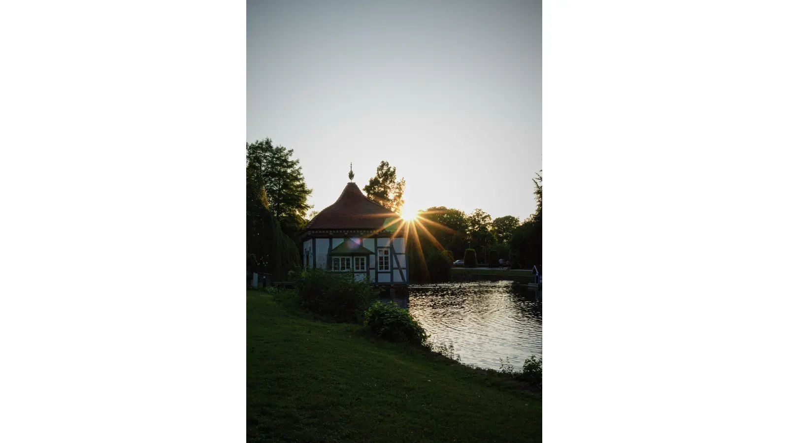 Das Lusthaus im Schlosspark von Stadthagen im richtigen Moment eingefangen. (Foto: Vanessa Wecke)