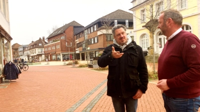 Citymanager Marcus Feuerstein und Franz-Josef Andert haben den Blick auf die Zukunft der Geschäfte in der Stadt. (Foto: gk)