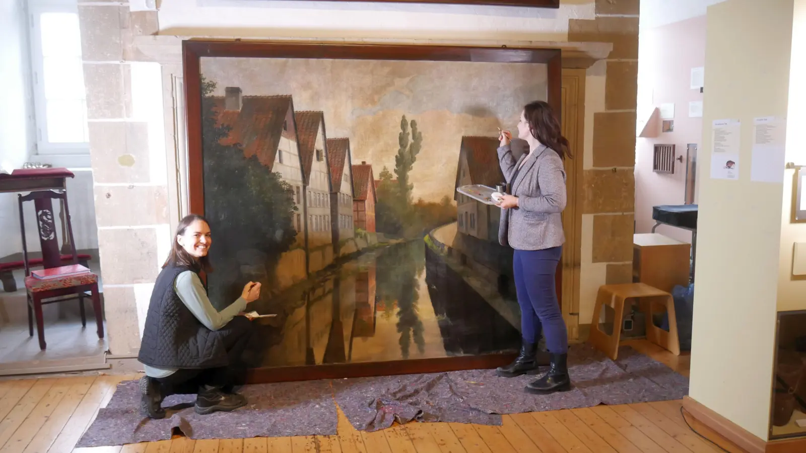 Jennifer Oster und Roksana Jachim bei der Arbeit. (Foto: gk)