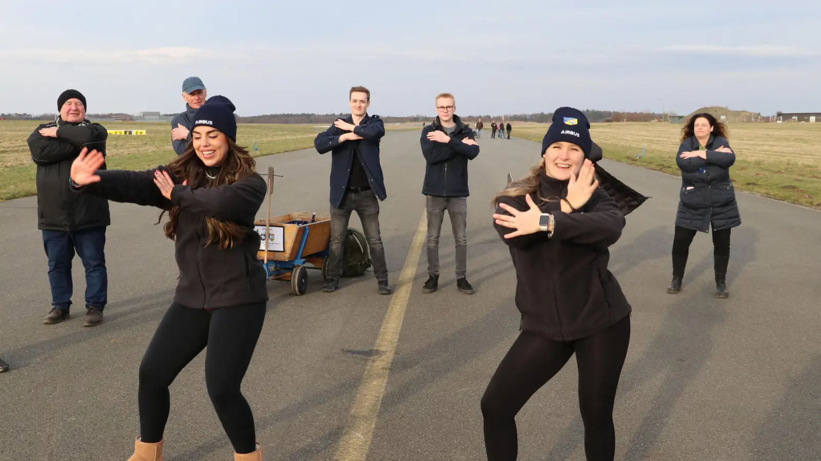 Macarena-Tanz für unterwegs.  (Foto: gi)