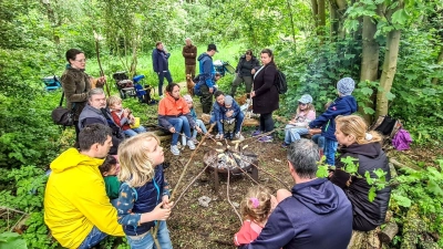 Gemeinsame Kräutererlebnisse wurden beim Grillen ausgetauscht. (Foto: privat)