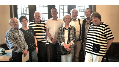 Der Vorstand (v.li.): Hans Jürgen Witte, Kathrin Götze-Bühmann, Erhard Jahn, Hans Jürgen Hartmann, Anke Witte, Jürgen Engelmann, Hergen Hennings und Rita Sieckmann.  (Foto: gi)