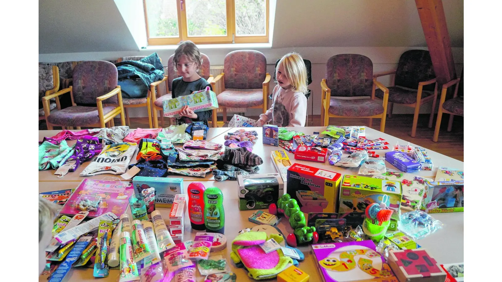 Zwergenburg beschenkt Kinder (Foto: di)