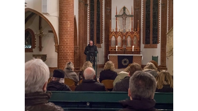 Organisator Thomas Berger hält seine Ansprache in der Kirche. (Foto: Foto: Wk)