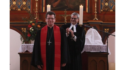 Superintendent Stephan Strottmann wird auf einem Einführungsgottesdienst offiziell für sein neues Amt verpflichtet.  (Foto: bb)