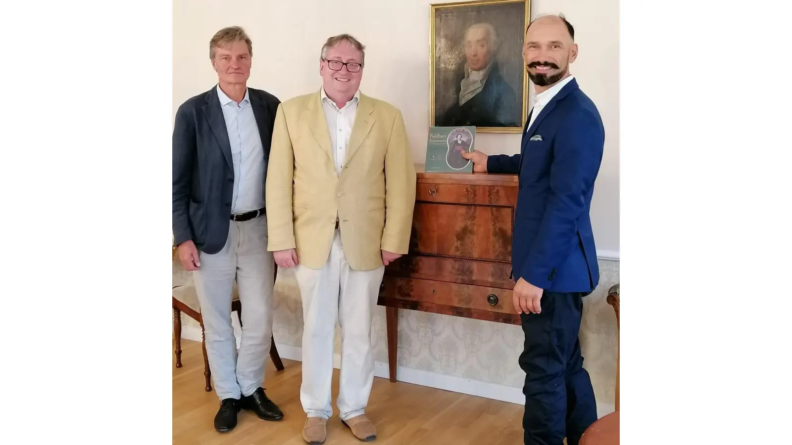 Achim C. Kapelle mit Autor Dr. Alexander Styling und Heinrich Prinz von Hannover (v.r.).  (Foto: gi)