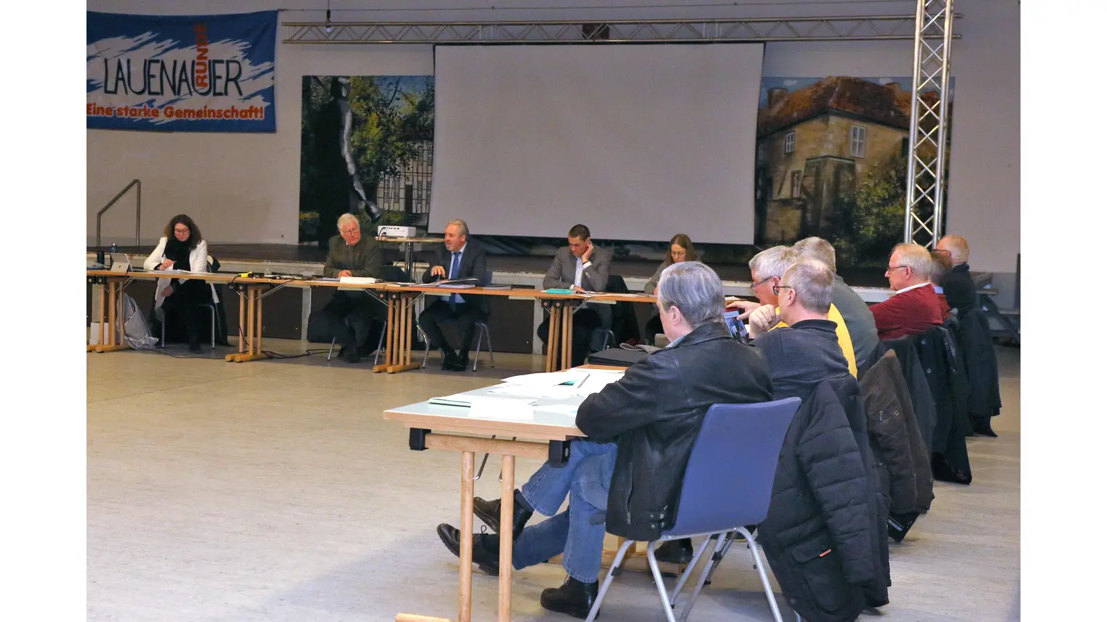 Am Ende beschließt der Samtgemeinderat den Haushalt mit großer Mehrheit, dies umfasst auch eine Erhöhung der Samtgemeindeumlage.  (Foto: Borchers, Bastian)