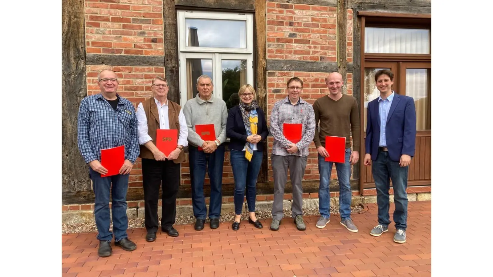 v.l.n.r.: Holger Sieber, Kurt Reuther, Helmut Herrmann, Marja-Liisa Völlers, Matthias Kiel, Florian Sackmann und Christopher Sendler. (Foto: privat)