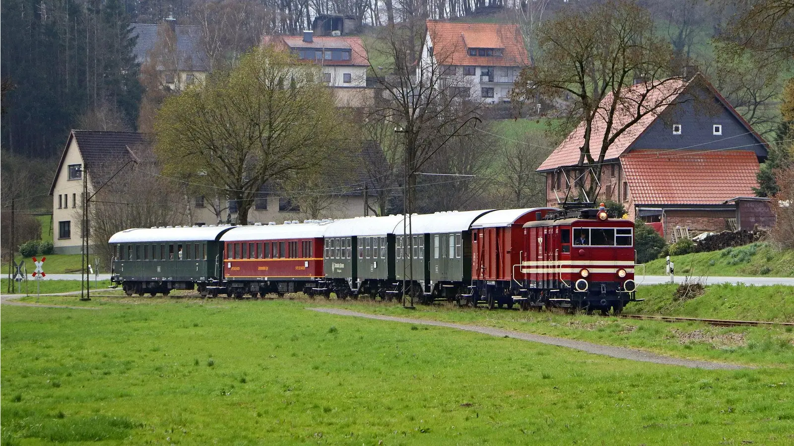 Der Museumszug bei Asmissen. (Foto: Michael Rehfeld, Archiv LEL)