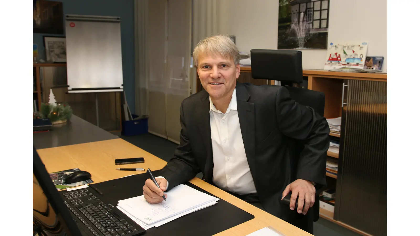 Bürgermeister Oliver Theiß macht sich Sorgen über die Verbreitung von Falschinformationen. (Foto: archiv bb)