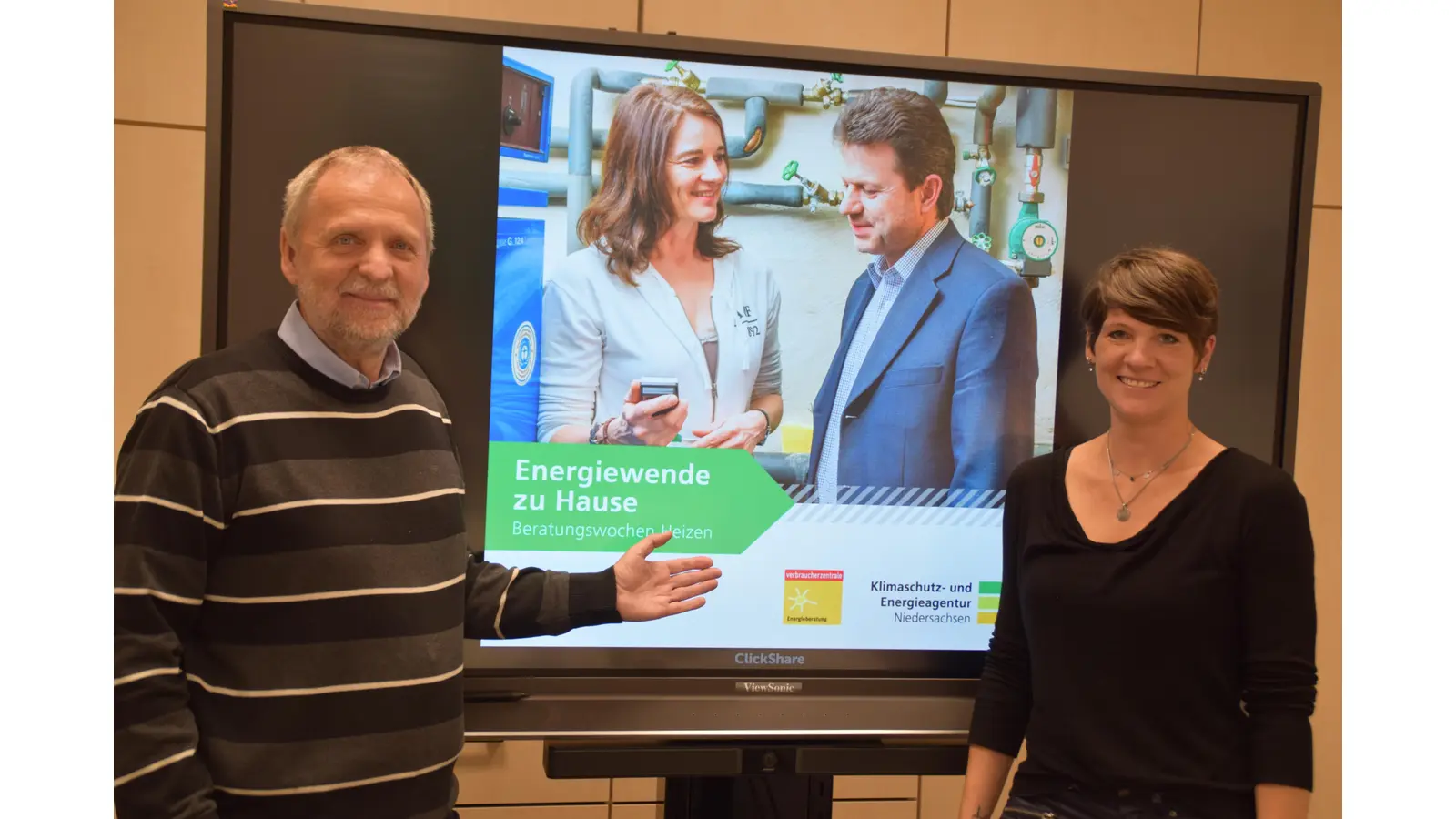 Geschäftsführer Horst Roch (li.) und Elena Gellermann freuen sich auf zahlreiche Anmeldungen. (Foto: ab)