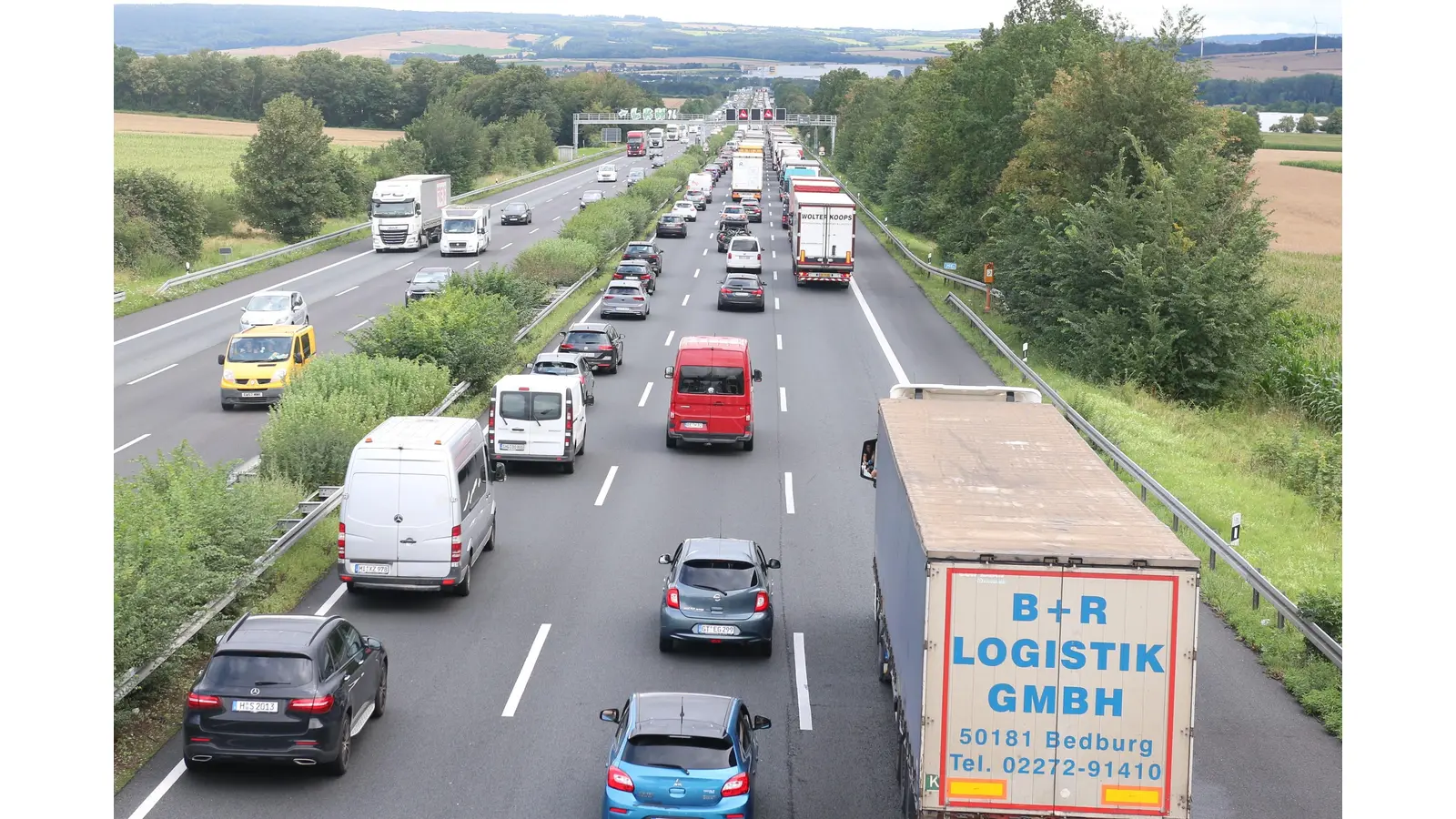 Stauungen und Stockungen auf der Autobahn sind noch bis zum 19. Augst zu erwarten, damit auch weiterhin große Ausweichverkehrsströme durch die umliegenden Ortschaften.  (Foto: Borchers, Bastian)