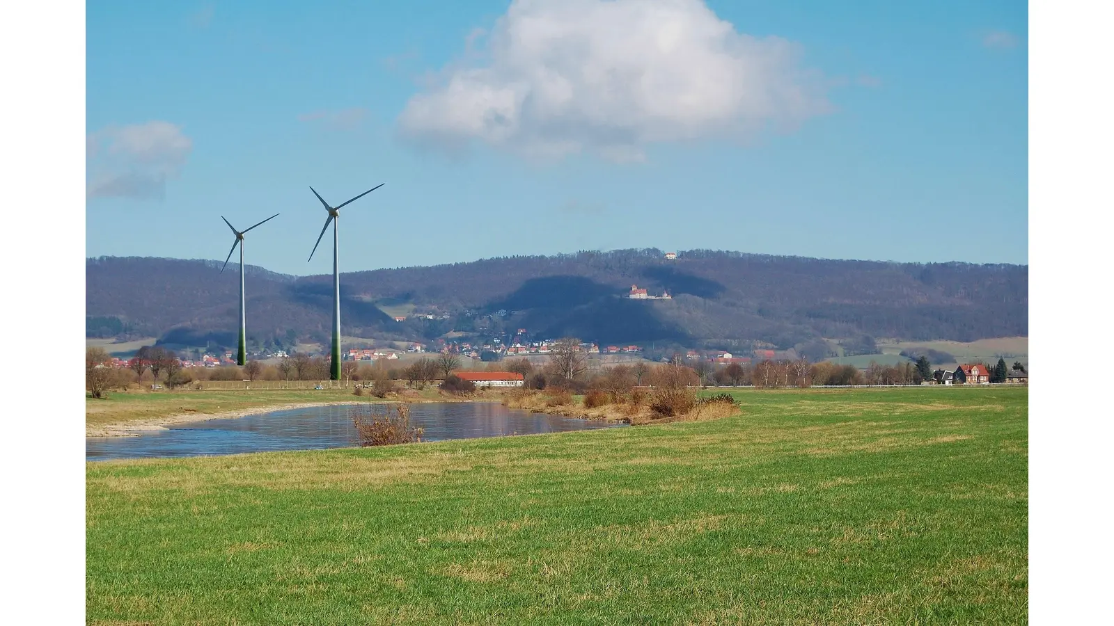 Zwei Windkraftanlagen (wie hier in der Fotomontage) werden in Westendorf nach der neuerlichen Schlappe der Stadt Rinteln vor dem OVG Lüneburg immer wahrscheinlicher. (Foto: ste)