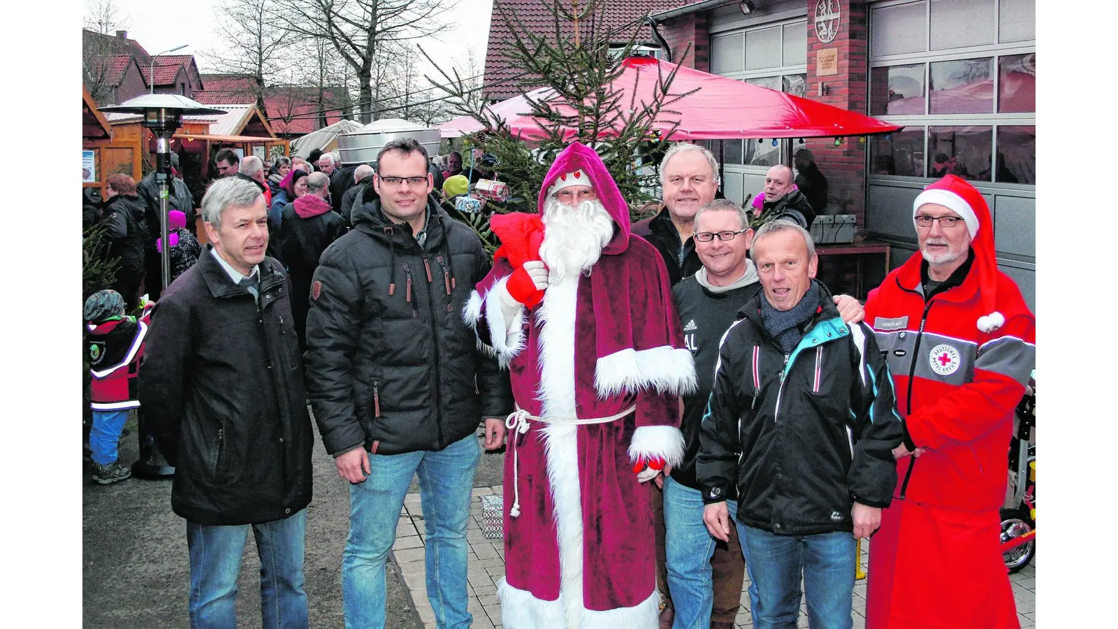 Chorgesang und Besuch vom Weihnachtsmann (Foto: bb)