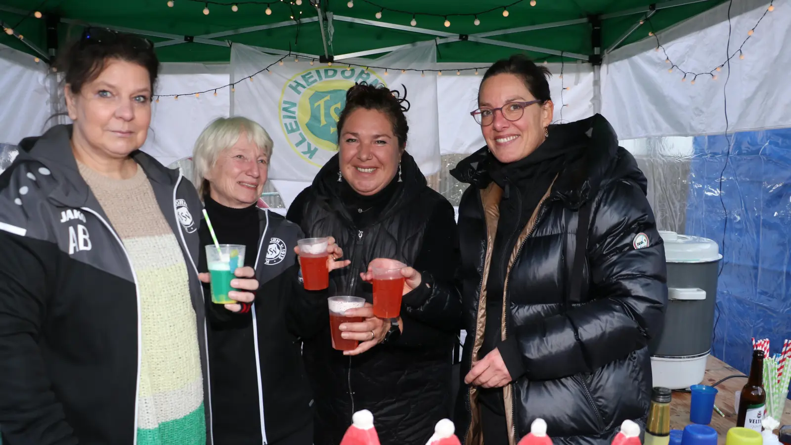 Die Grinchbuden-Betreiber (v.li.): Ariane Brockmann, Petra Dreier, Pam Thometzki und Jessica Klimmek. (Foto: gi)