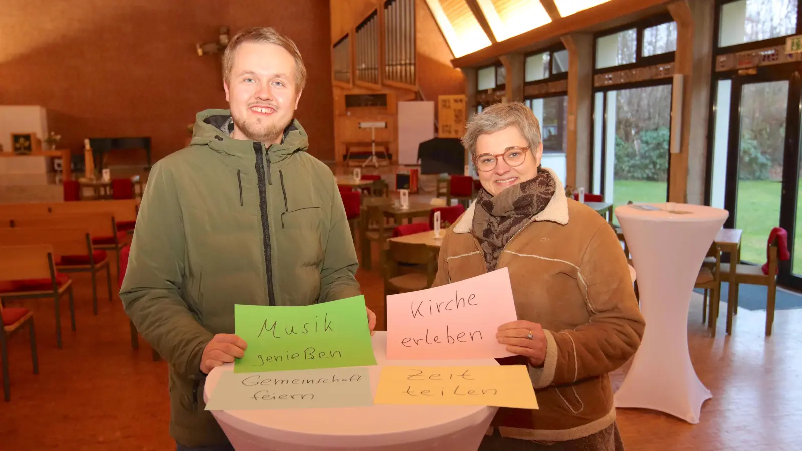 Haben das Programm vorgestellt: Patrick Franz und Pastorin Franziska Oberheide. (Foto: tau)