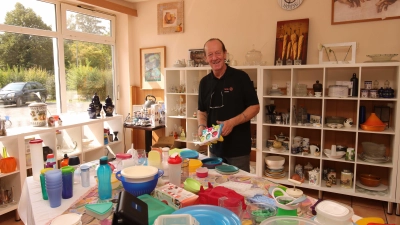 Zufrieden im Sozialkaufhaus „darfnichwech”: Initiator Frank Löffler. (Foto: tau)