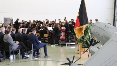 Großartige Leistung des Wunstorfer Musikschulorchesters: „Dornröschen“ zum Anfang und der „Radetzky-Marsch“ zum Ende.  (Foto: gi)