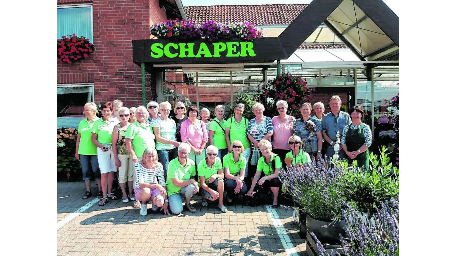 Landfrauen besuchen Blumen- und Gemüsehof (Foto: ds)