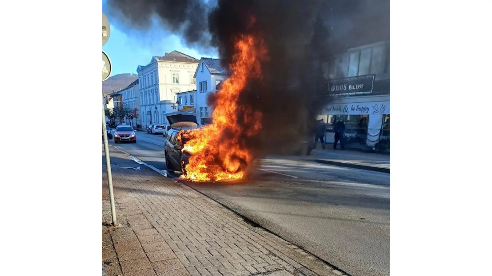 Der Motorraum brennt lichterloh. (Foto: privat)