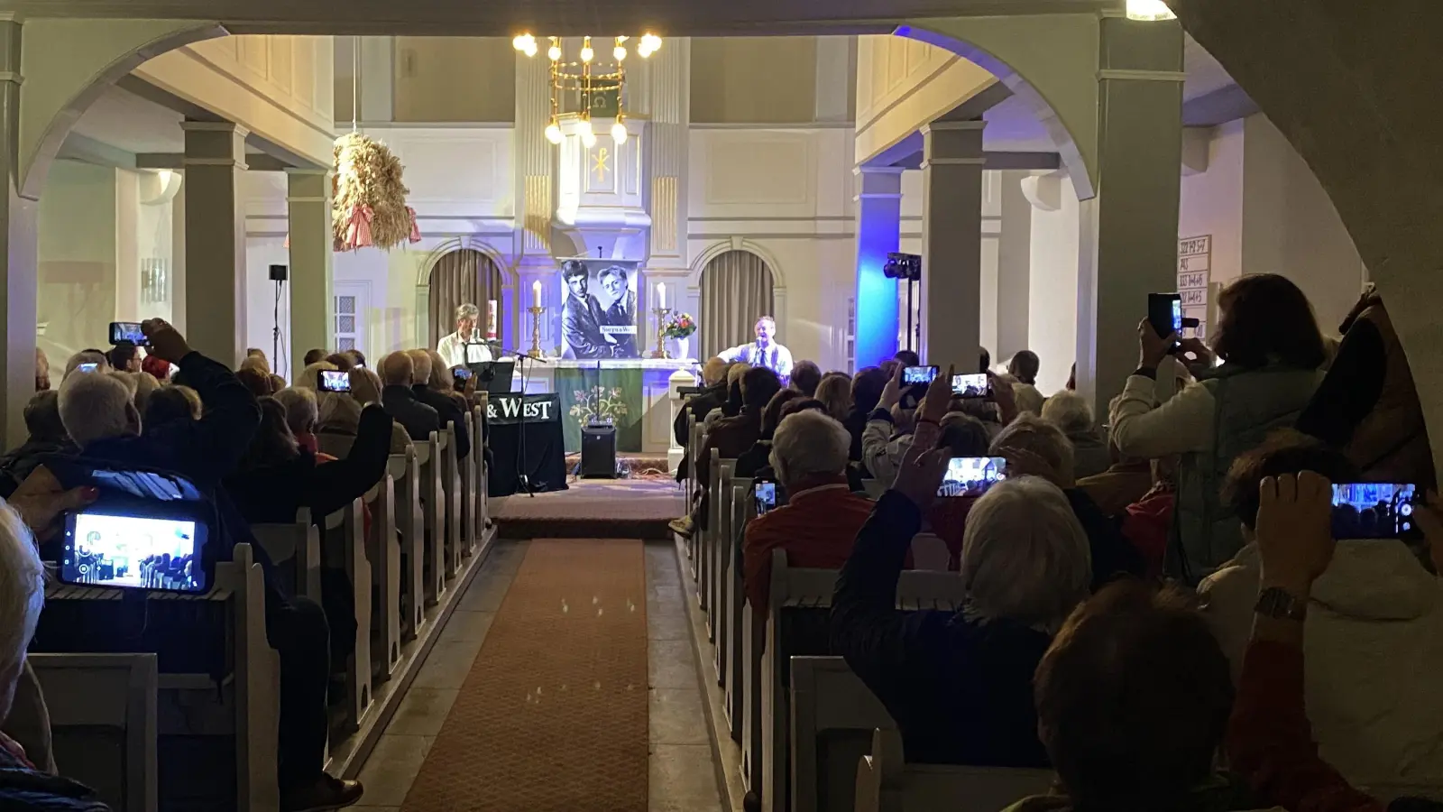 Bis auf den letzten Platz gefüllt: Die Luther Dorfkirche. (Foto: privat)