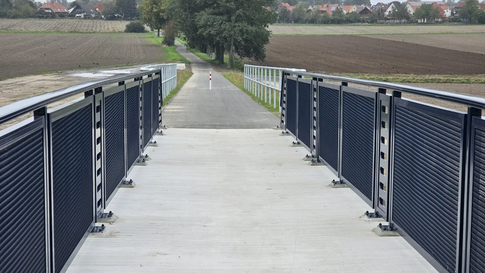 Seit ein paar Monaten befahrbar: Die Nordrehr Brücke. (Foto: tau)