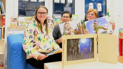 Nicole Wehner (li.), Fary Borchers und Heike Böhm freuen sich auf viele Besucher beim Erzähltheater in der Bücherei in Rodenberg. (Foto: privat)