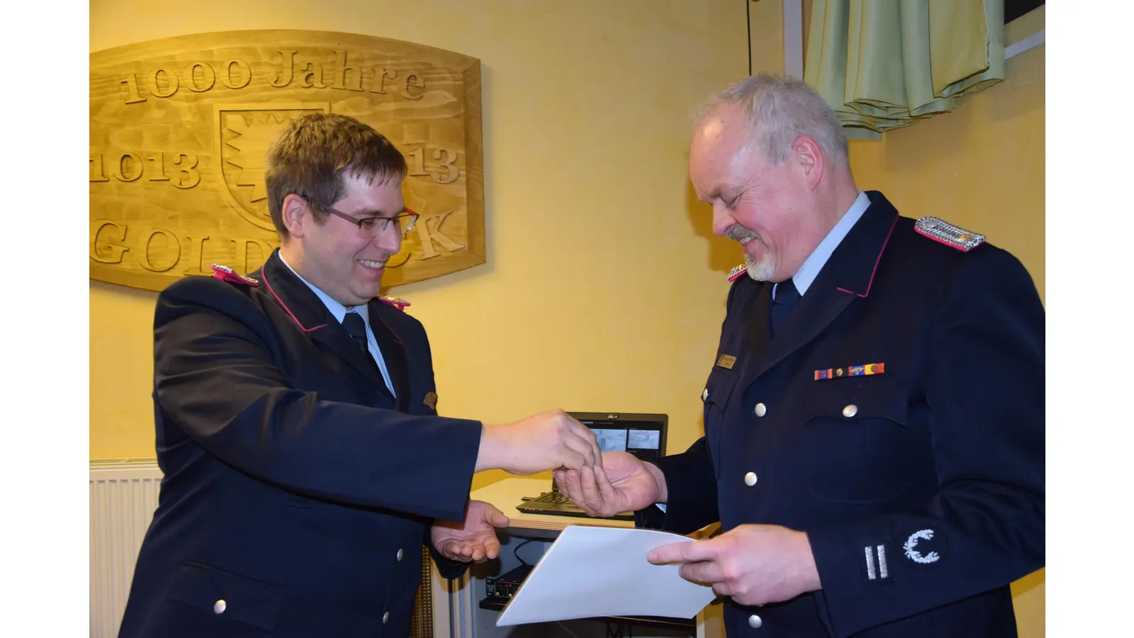 Ortsbrandmeister Markus Meier wird zum Hauptbrandmeister befördert.  (Foto: ste)