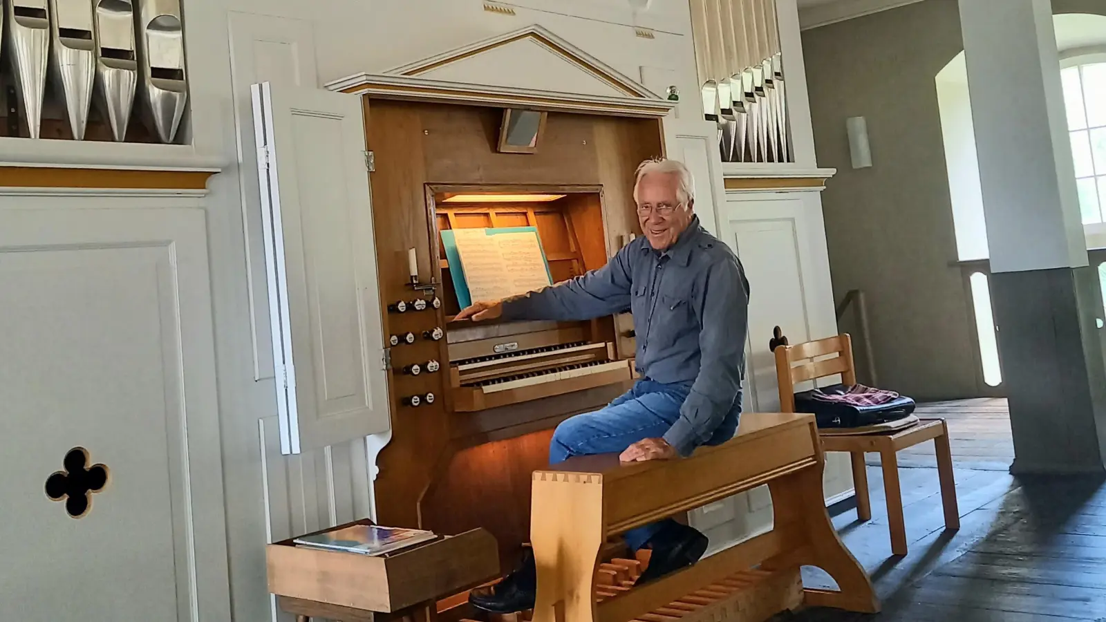 An der Furtwängler-Orgel: Organist Reinhard Plate. (Foto: privat)