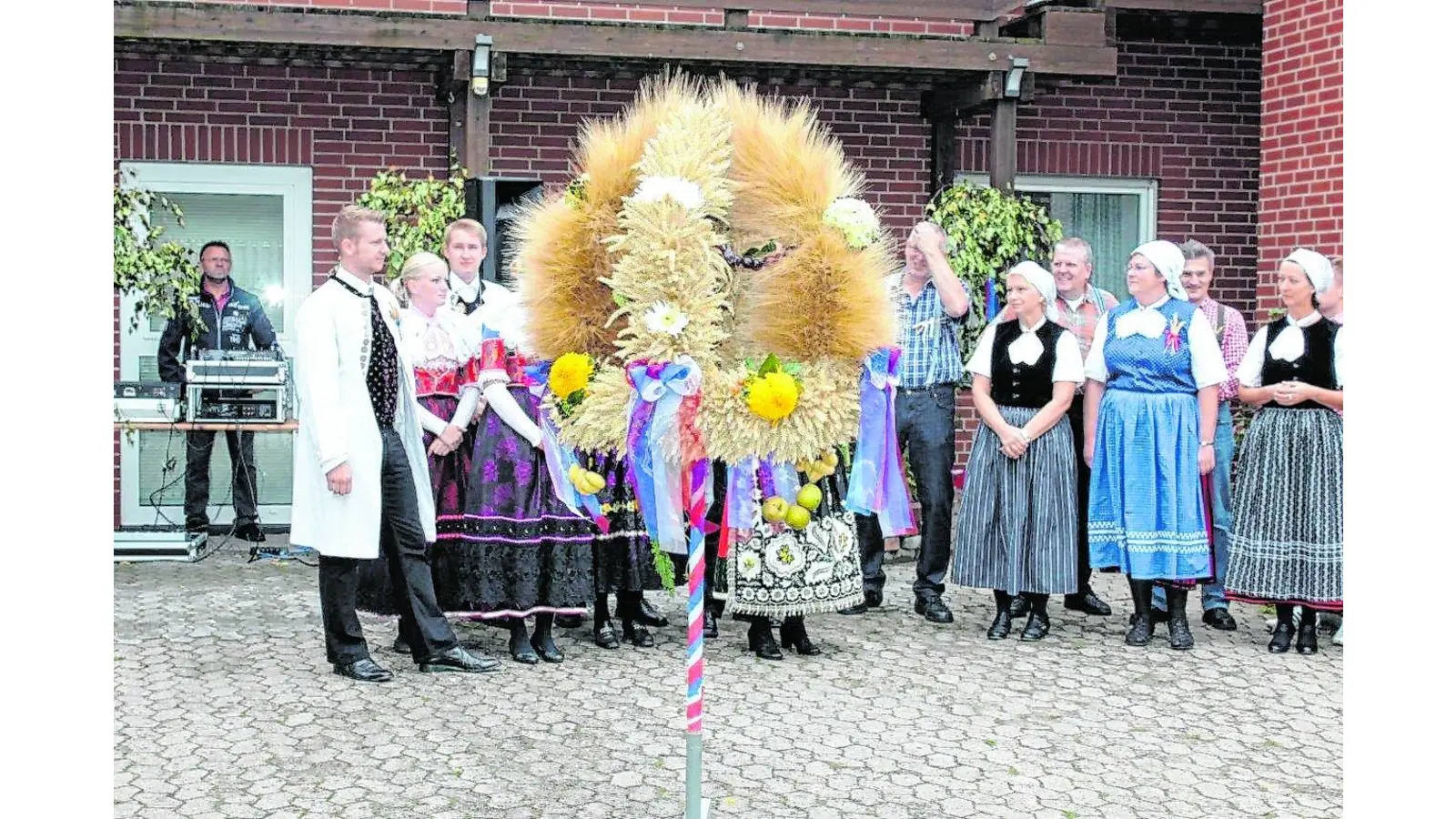 Rehrener schmücken ihr Dorf bildschön (Foto: jl)