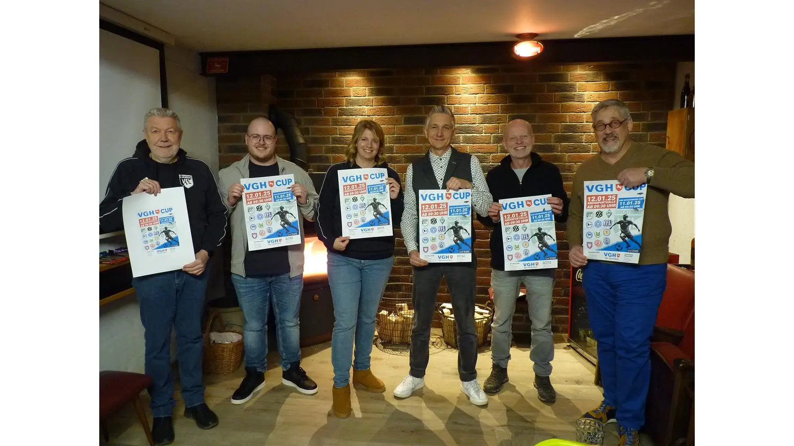 Wolfgang Keusch (Projektbeauftragter VfL), Moritz Everding (VGH-Vertretung Bbg), Kim Kiel (Veranstaltungen VfL), Stefan Mogwitz (VGH-Vertriebsleiter Hameln), Jens Everding (VGH-Vertretung Bbg) und Marco Krey (VGH-Vertretung Stadthagen).<br><br>  (Foto: privat)