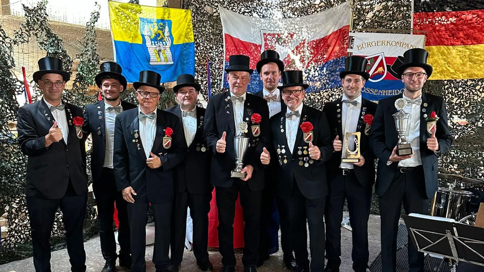 Siegerehrung (v.li.): Dirk Züfle, Yannik Thiele, Andreas Wahner, Schorse Doleschal, Jens Knobloch, Marvin Michaelis, Mark Züfle, Dennis Thiele, Marian Hansing.  (Foto: gi)