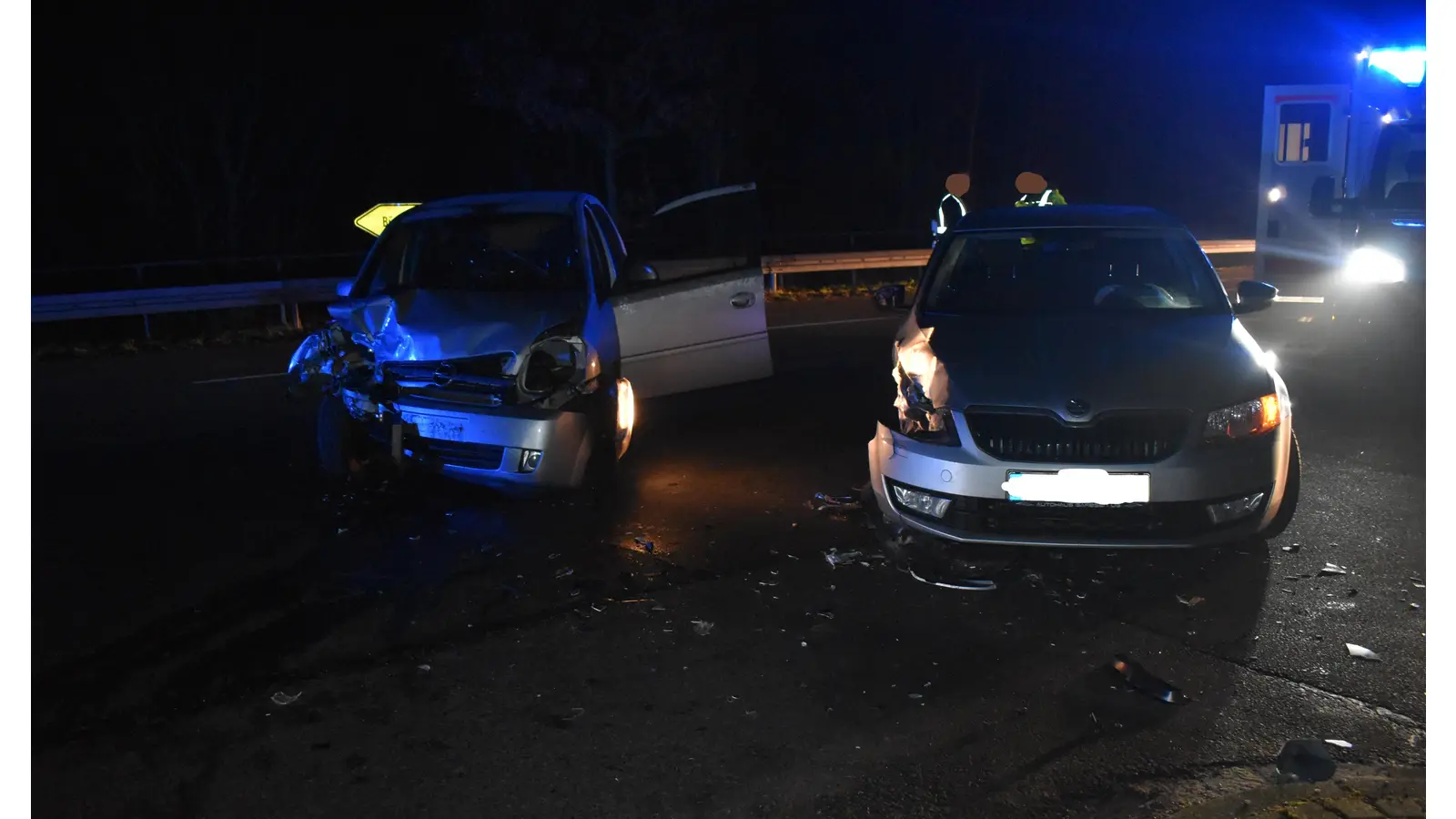 Beide Fahrzeuge waren mit den ausgelösten Airbags nicht mehr fahrbereit und mussten abgeschleppt werden. (Foto: privat)