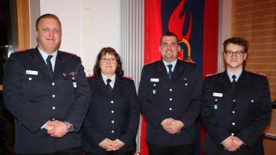 Kinderfeuerwehrwart Maik Aumann, seine Vertreterin Anke Brunner, stellvertretender Jugendfeuerwehrwart Leon Brunner, Jugendfeuerwehrwart Pascal Lange (v.l.).  (Foto: gi)