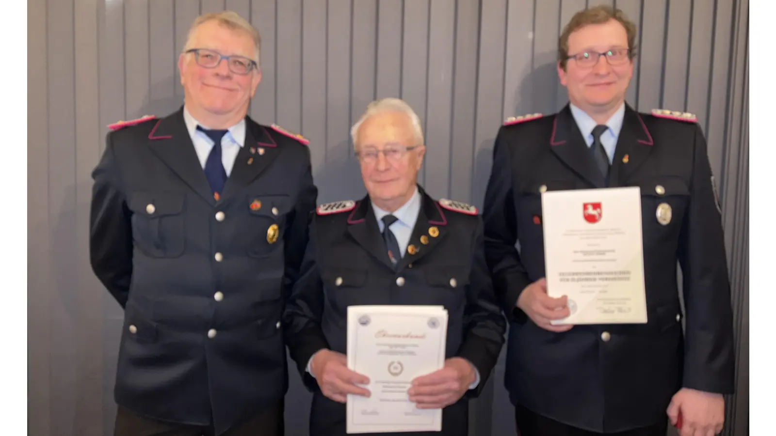 Für langjährige Mitgliedschaft geehrt Dietmar Weißer, Heinrich Öttking, Nicolai Weißer (Foto: privat)