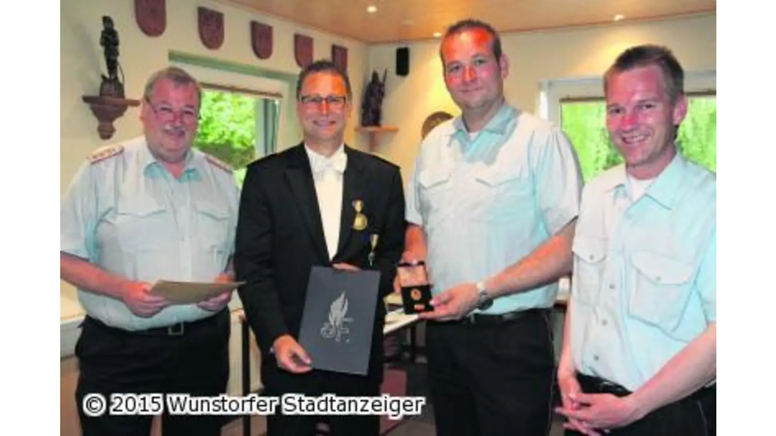 Feuerwehr zeichnet Jörg Uebelmann aus (Foto: gi)