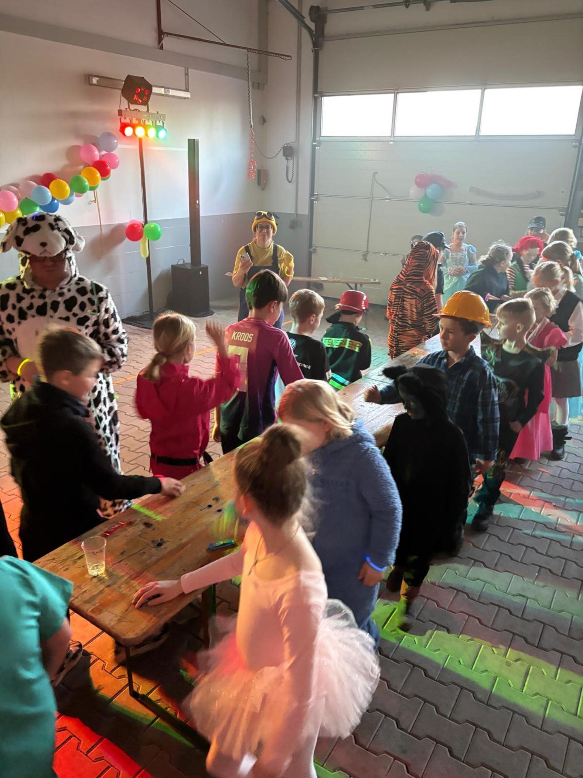 Karnevalsparty der Kinderfeuerwehren der Samtgemeinde Nienstädt. (Foto: privat)