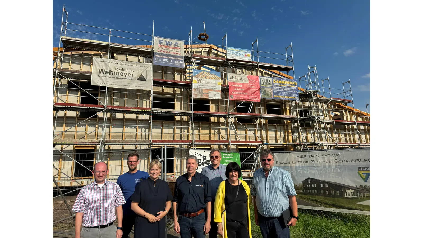 Das „Endlos-Energie-Zentrums“ von Dieter Ahrens in Bückeburg wurde vor der Veranstaltung auch von den Bundespolitikern Marja-Liisa Völlers und Andreas Rimkus besichtigt.  (Foto: privat)