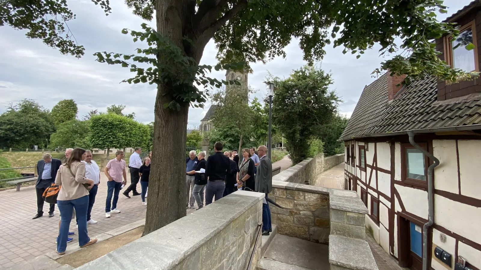 Eines der Projekte ist die Weserpromenade und die Sanierung der alten Stadtmauer an der Straße „Hinter der Mauer“. (Foto: ste)