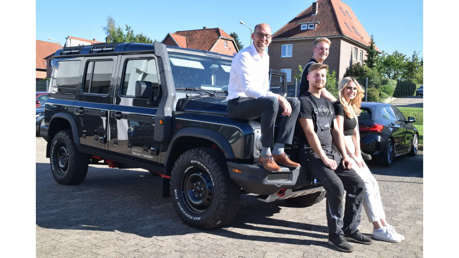 Torsten Richter (li.) mit seinem Team für den Getränke-Stand: Leon Kaminski, Maya Spier und Lucas Meier (hinten) auf dem Grenadier. (Foto: ab)