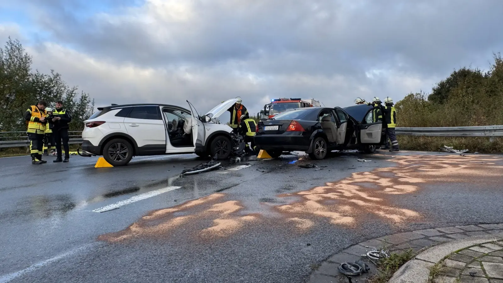 Erneut ein schwerer Unfall an der L 392/Auffahrt BAB 2.  (Foto: Feuerwehr)