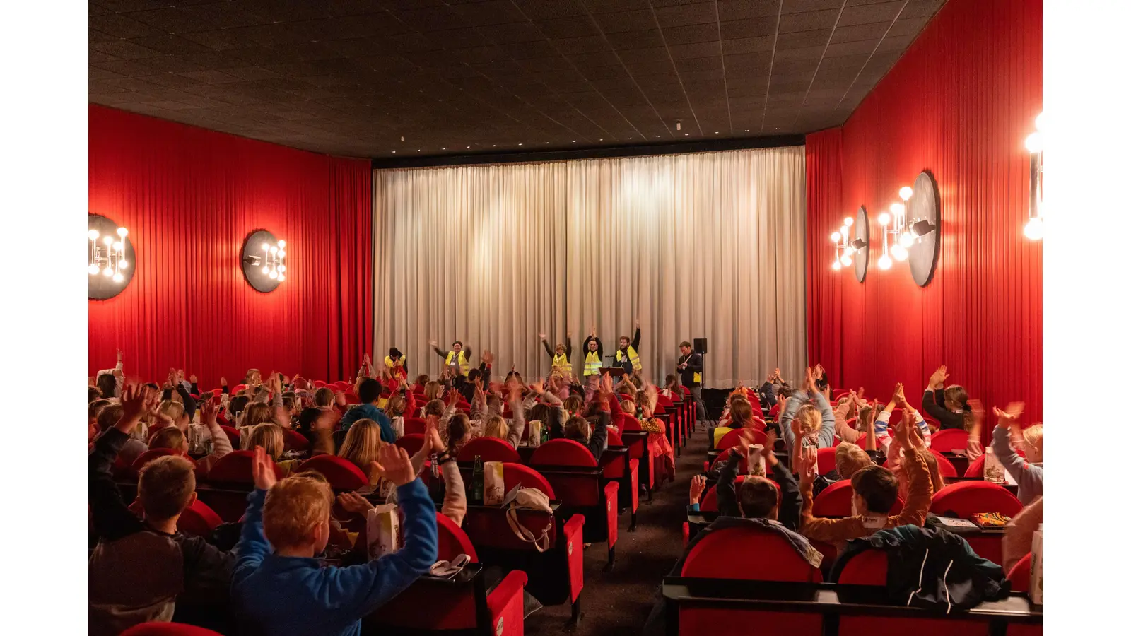 Ein vollbesetztes Kino im Anschluss der Rallye. (Foto: privat)