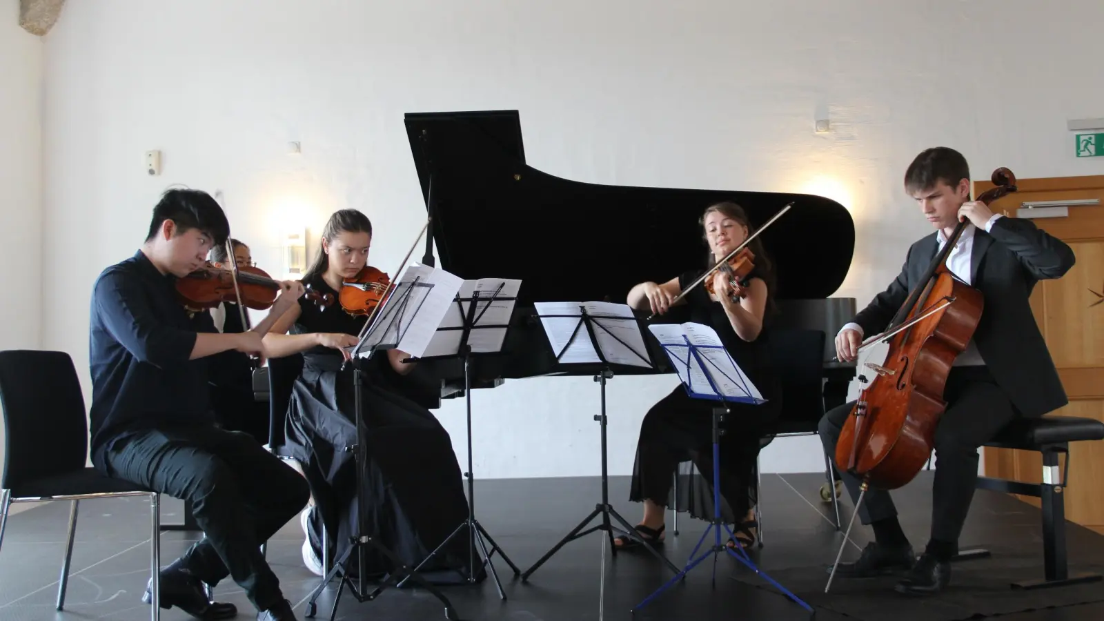 Junge Menschen musizieren: Die Frühstudierenden der Hochschule für Musik. (Foto: IFF © I. H. Wolter)