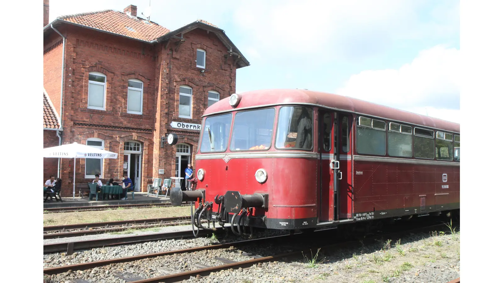 Derzeit wird die Eisenbahnstrecke Rinteln-Stadthagen vor allem für touristische Fahrten und Güterverkehr genutzt. Nun soll eine weitere Untersuchung die Möglichkeiten der Wiederbelebung der Strecke für den Personennahverkehr ausloten. (Foto: archiv bb)