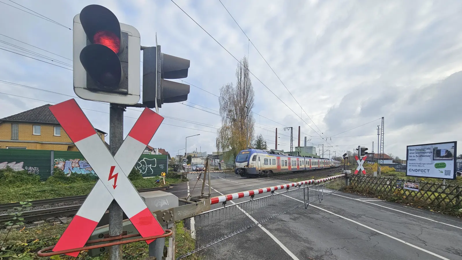 Bleibt in der nächsten Woche gesperrt: Der Bahnübergang am Luther Weg.