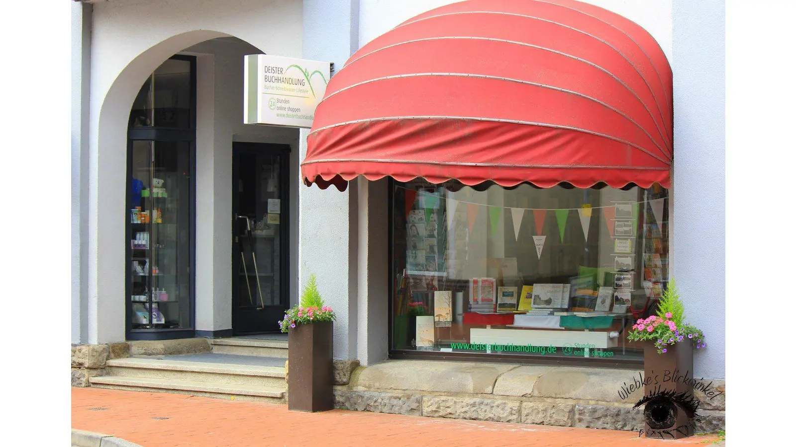 Vor zehn Jahren startete Lars Pasucha mit der Deisterbuchhandlung noch am Standort „Lange Straße“ in die Selbständigkeit. Am 4. Mai feiert das Team das Jubiläum in den neuen Räumlichkeiten am Amtsplatz.  (Foto: Borchers, Bastian)